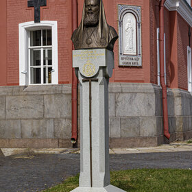 Памятник Алексию II на острове Валаам